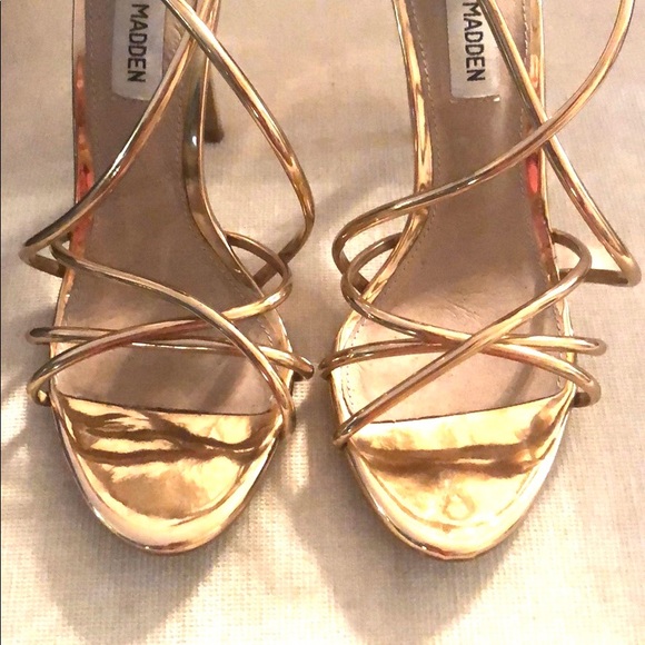 STEVE MADDEN ‘Satire’ Rose Gold Sandals - Picture 8 of 13